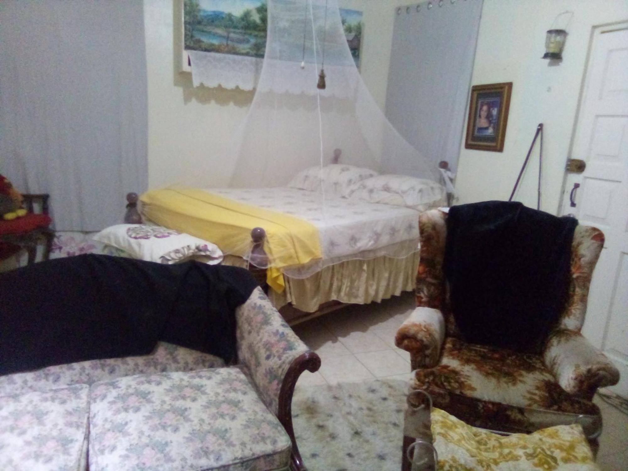 Homestay Captain Morgan House