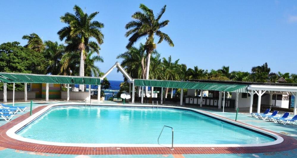 Penthouse With Loft At Seacastles, And Pool 207 Apartment