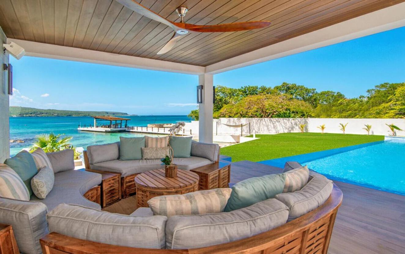 Happy Hour Luxury Beachfront Retreat Ocho Rios