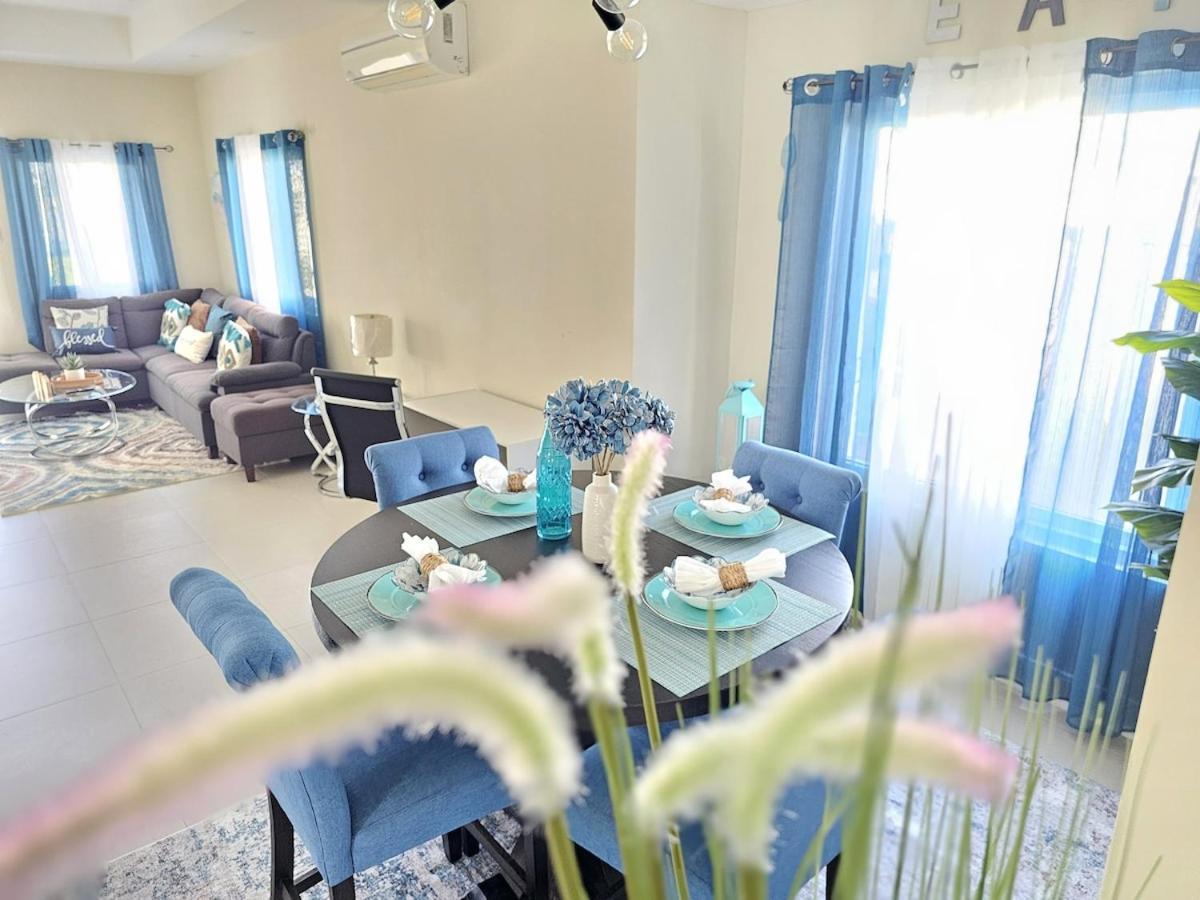 Sunny-shore Hideaway Holiday home