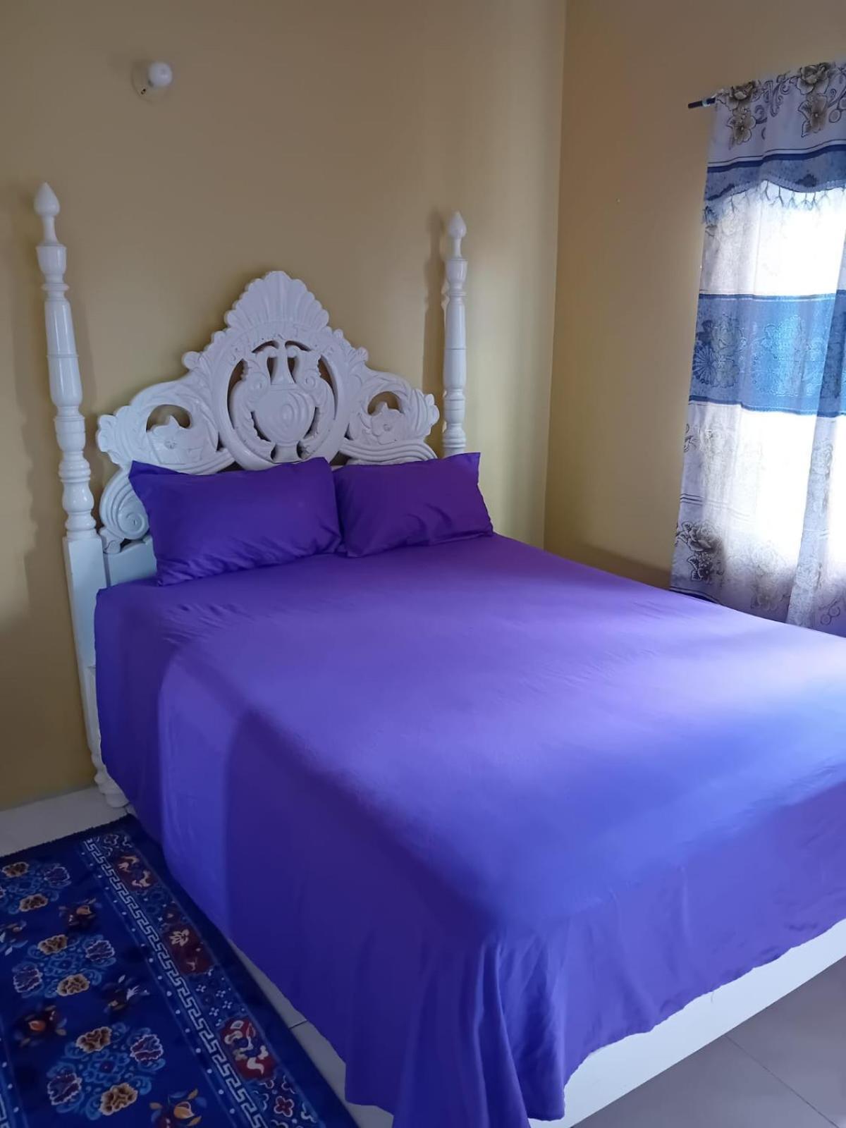 Cherry's Whitehouse