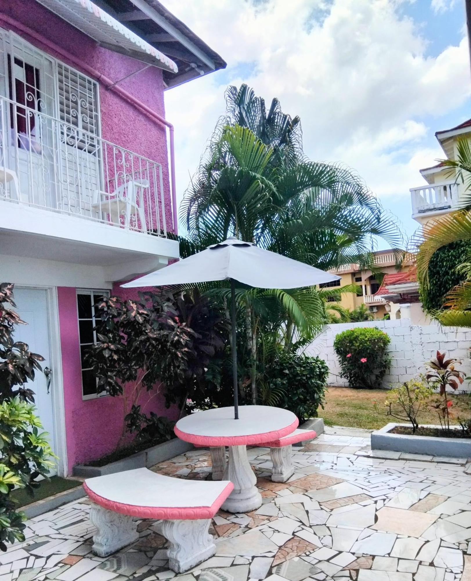 Guest house 237 Bratton Avenue