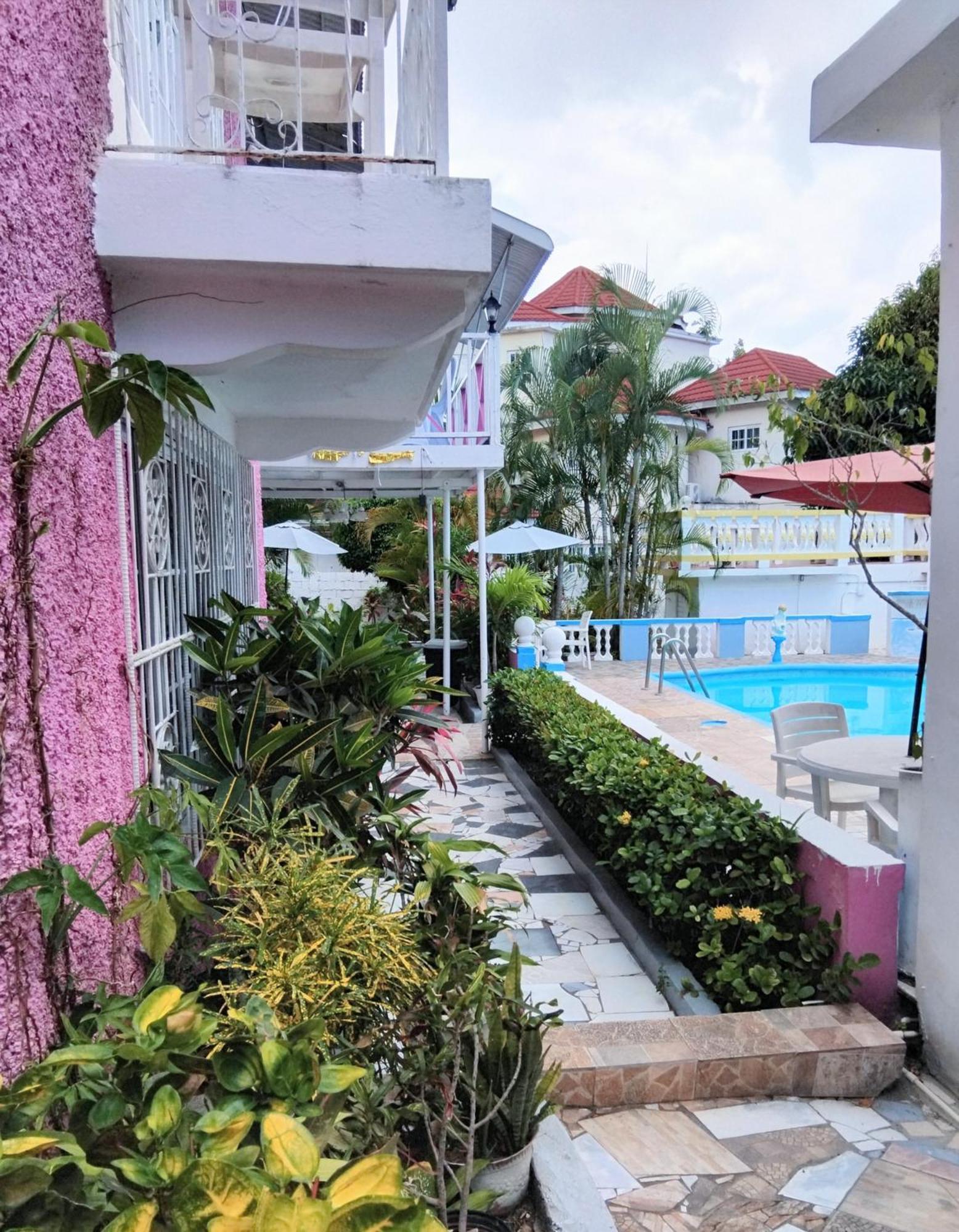 237 Bratton Avenue Guest house