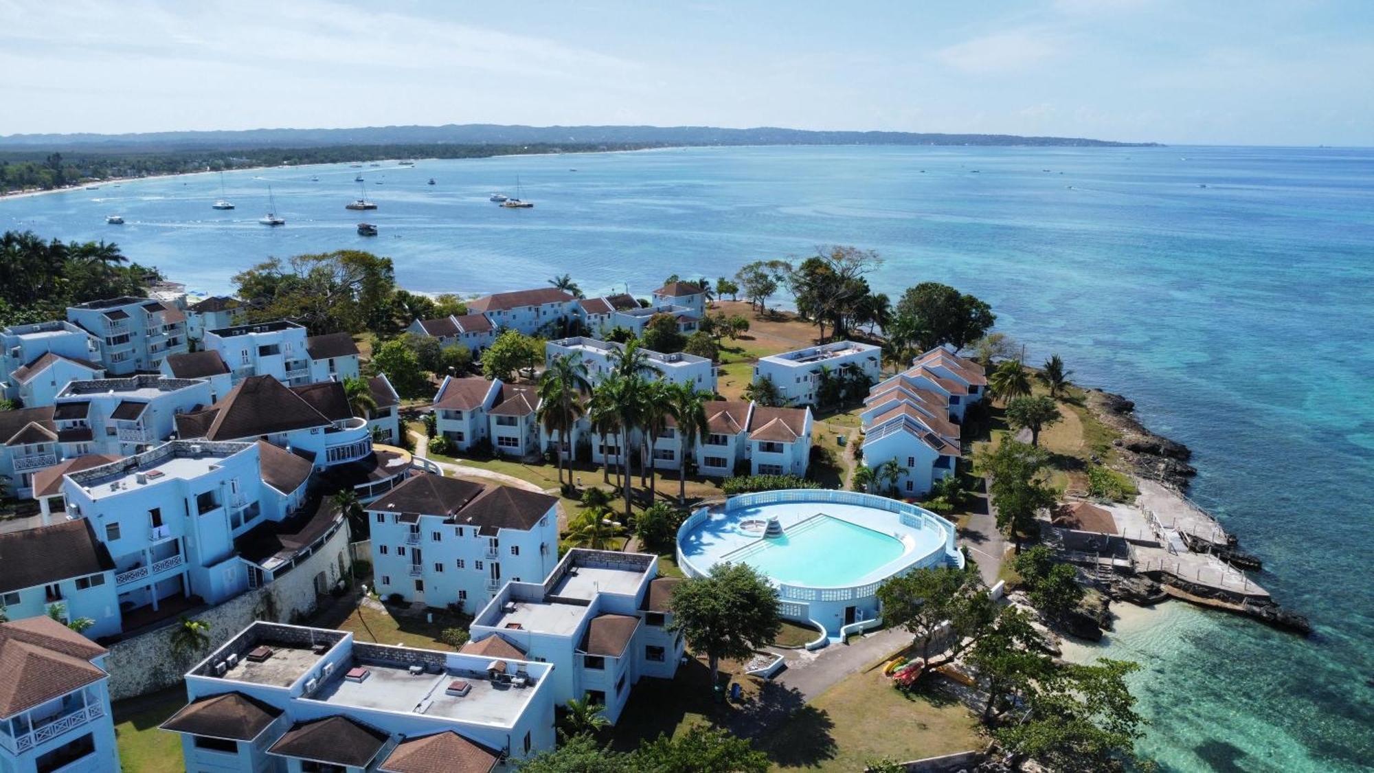 Negril Beachfront Oceanview 164 & 145 Orange Bay
