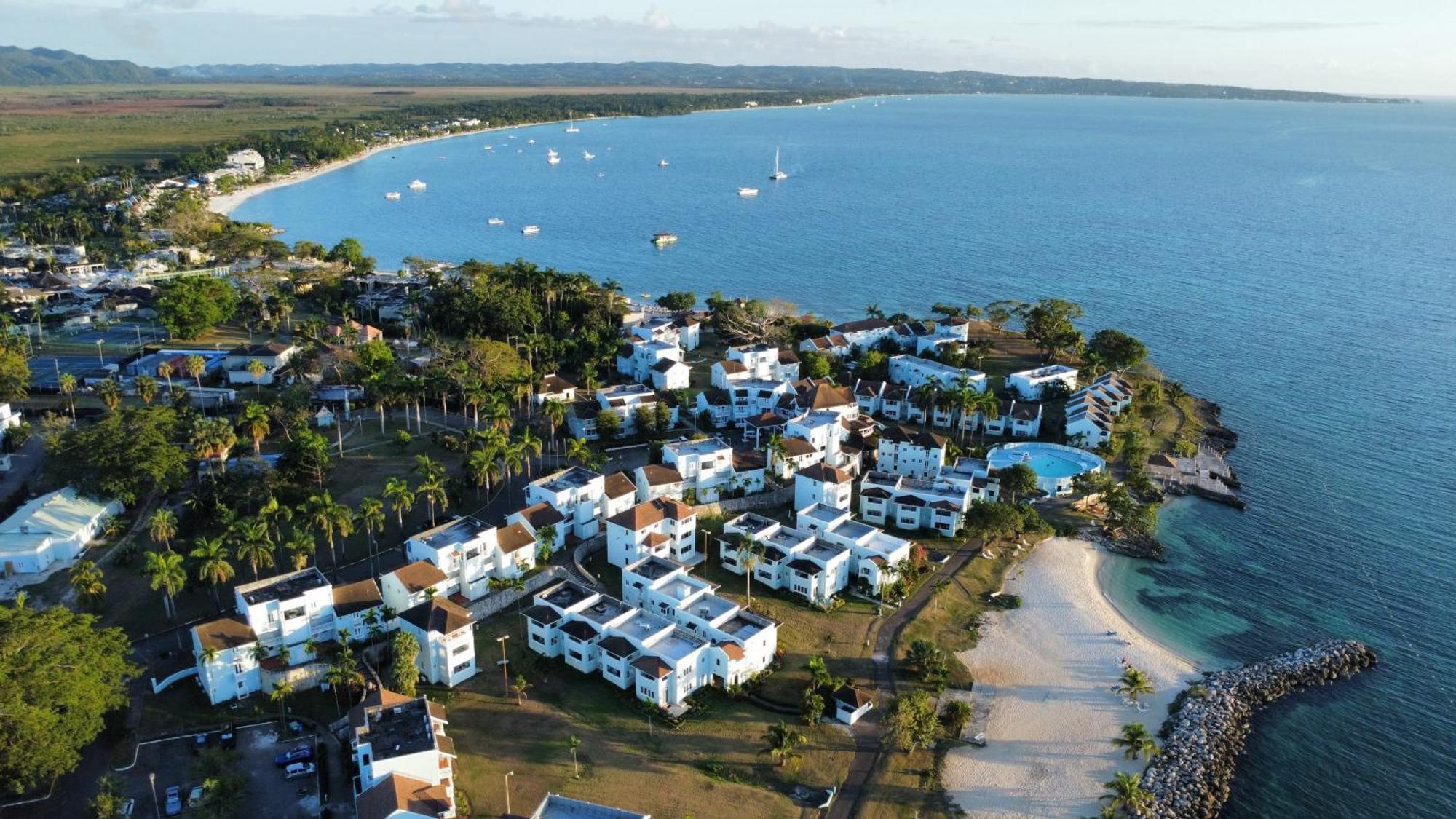 Negril Beachfront Oceanview 164 & 145 Orange Bay