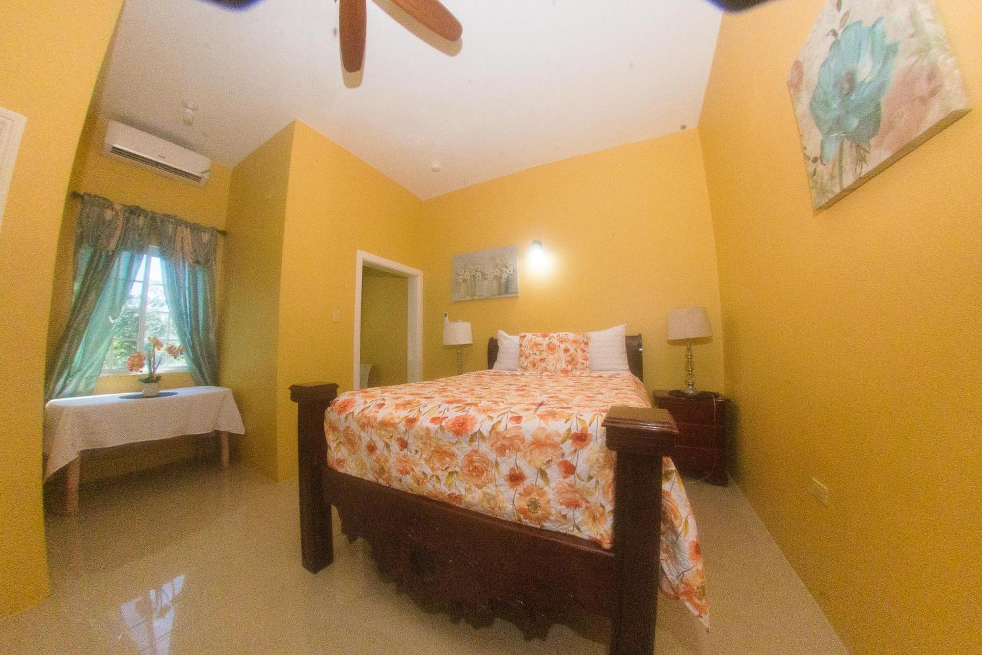 Dela De-rose Jamaica Guest house Negril