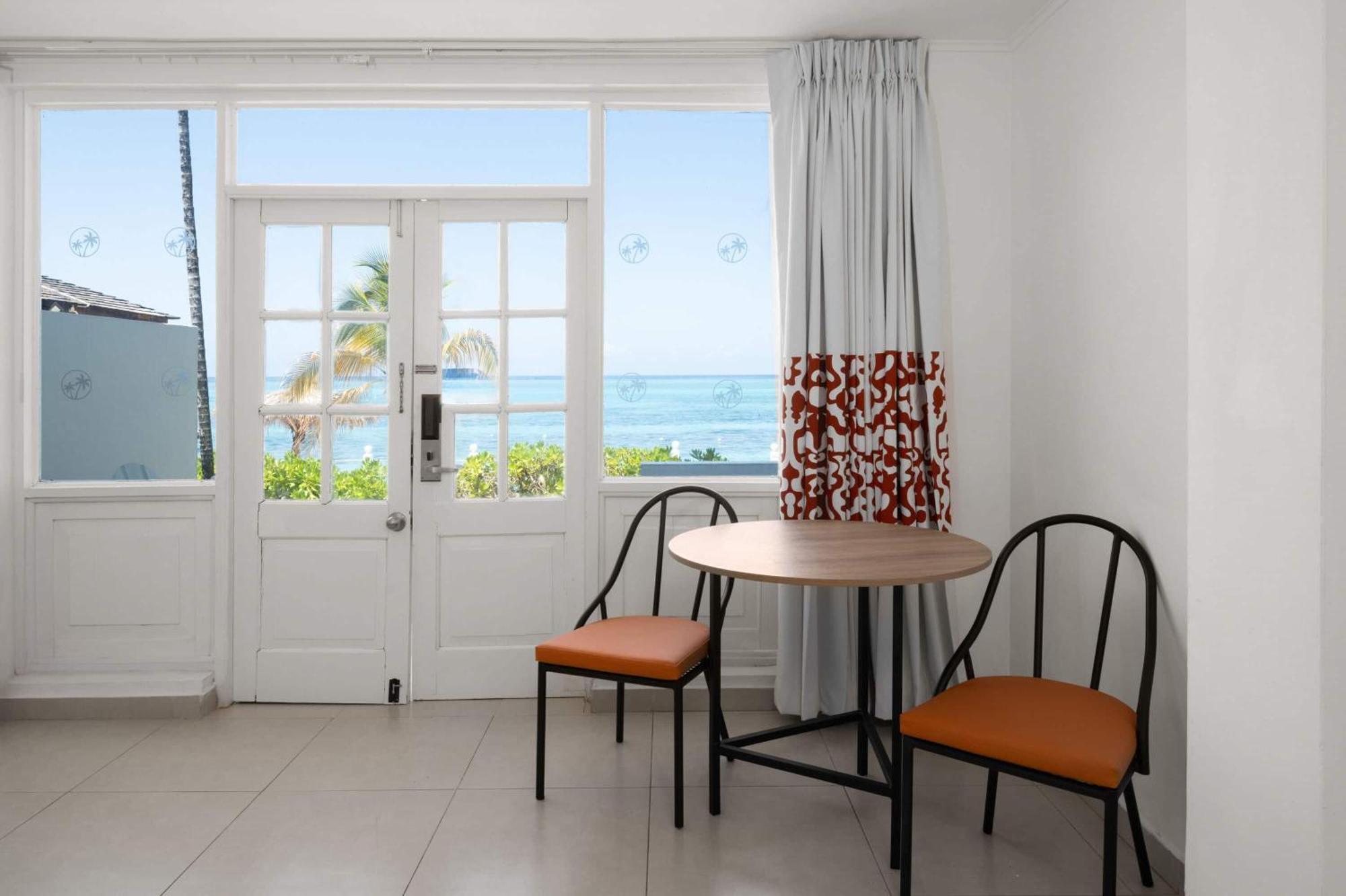 Grand Decameron Montego Beach, A Trademark Montego Bay
