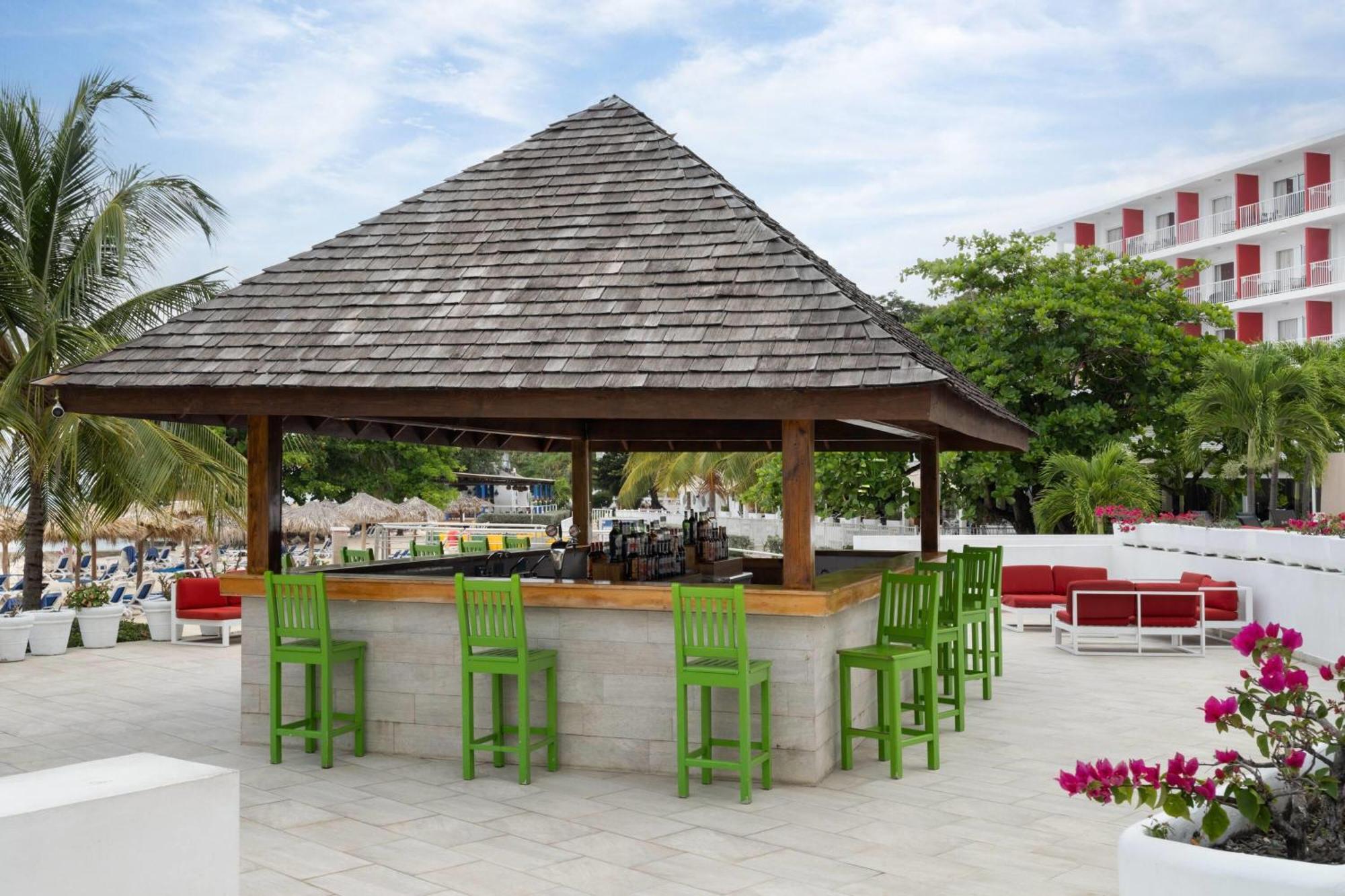 Grand Decameron Cornwall Beach, A Trademark All-Inclusive Resort Montego Bay
