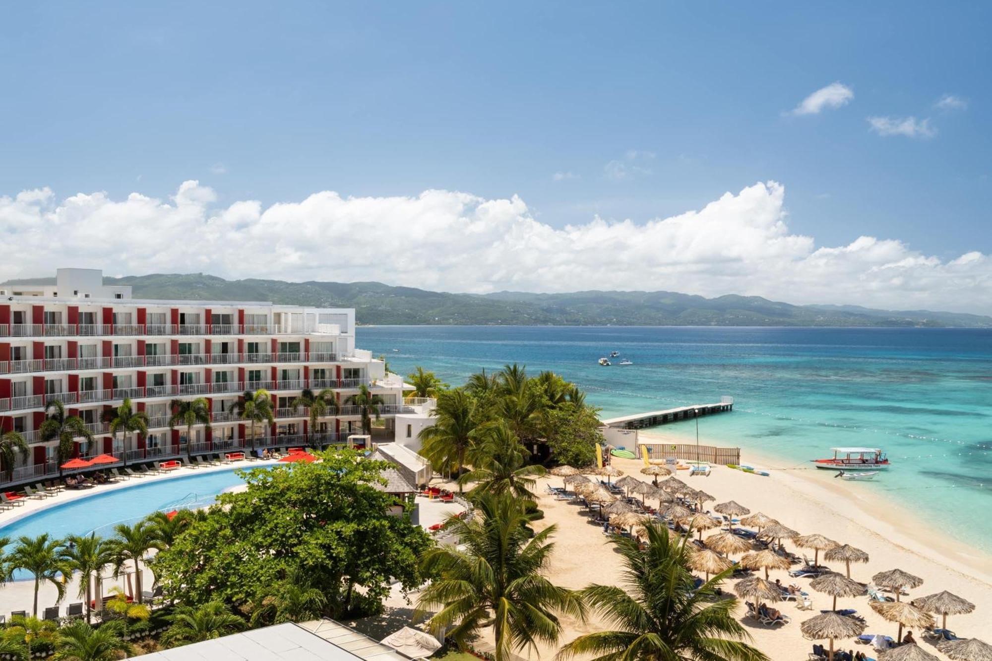 Resort Grand Decameron Cornwall Beach, A Trademark All-Inclusive Resort 4*