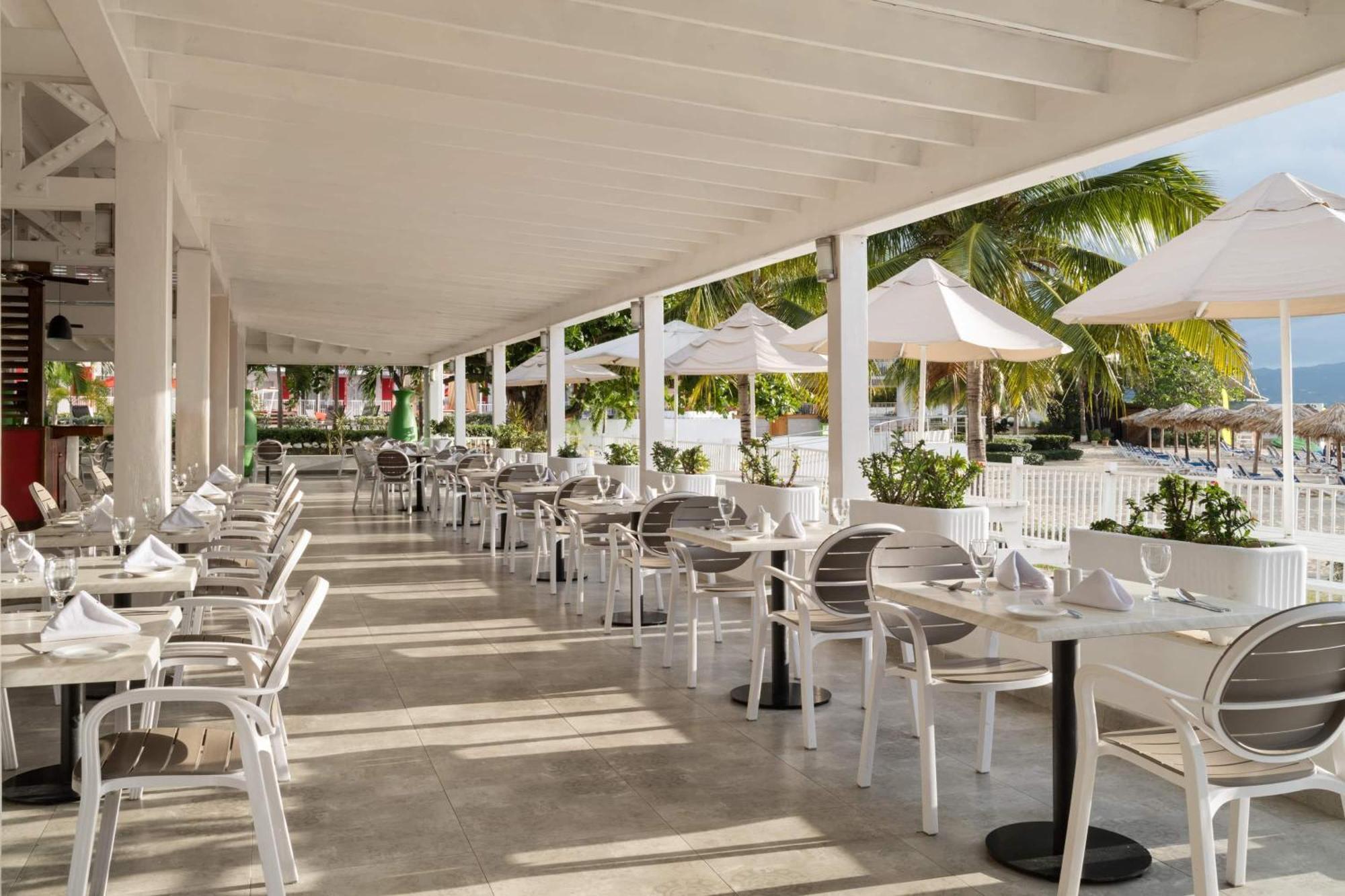 Resort Grand Decameron Cornwall Beach, A Trademark All-Inclusive Resort 4*
