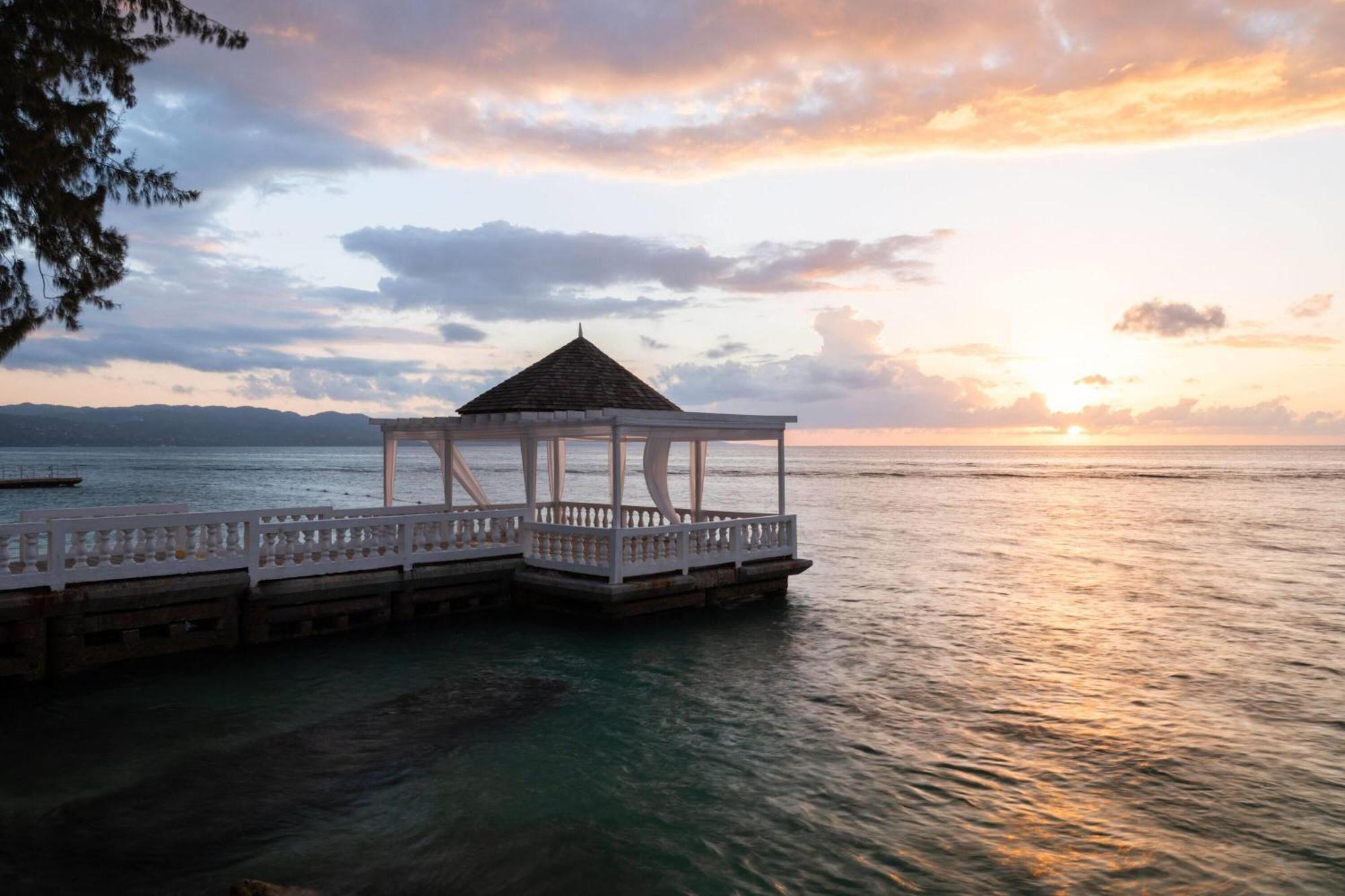 Grand Decameron Montego Beach, A Trademark 3*