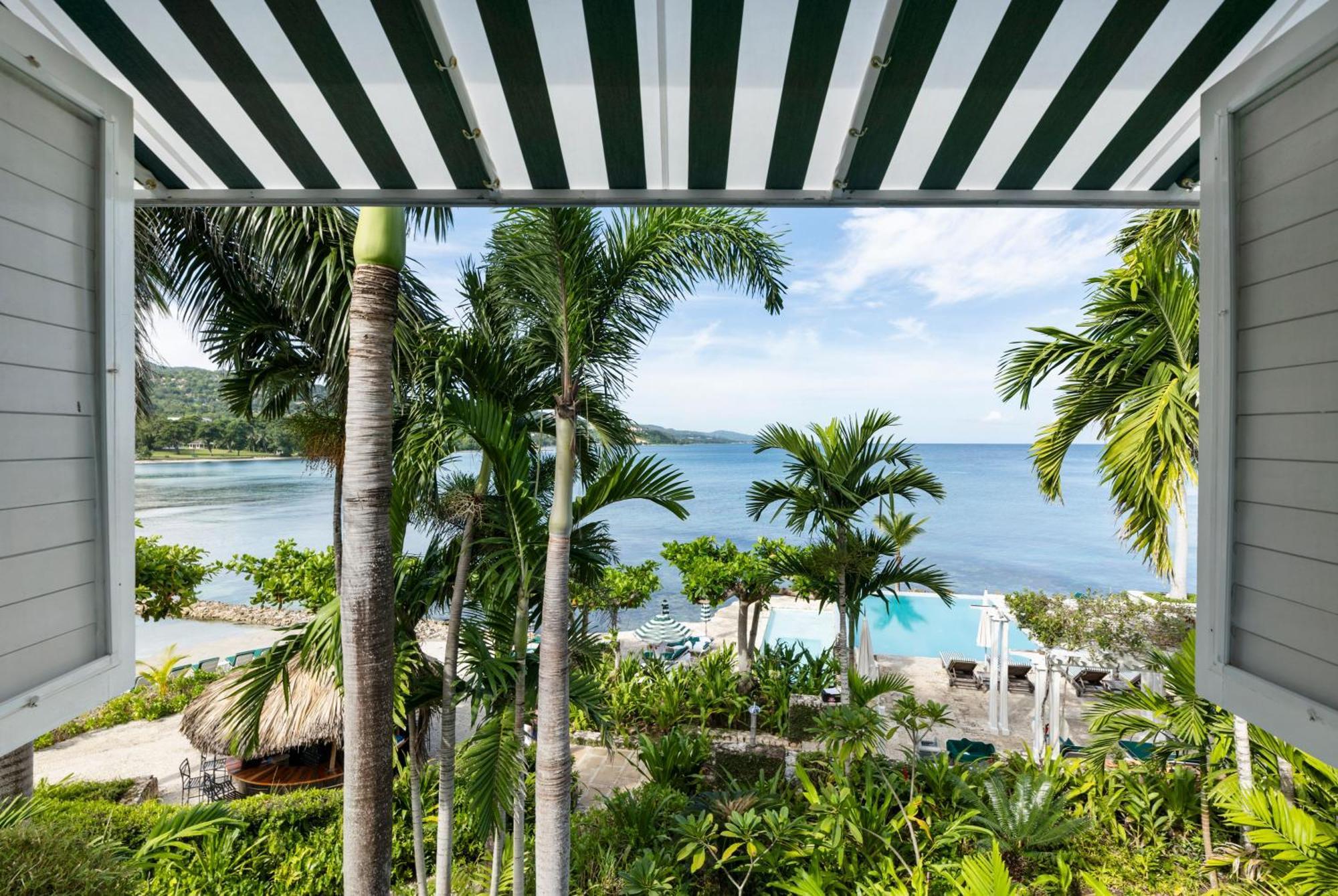 Round Hill & Resort