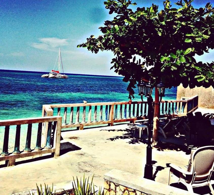 Jamrock Secret Retreat Pensión *