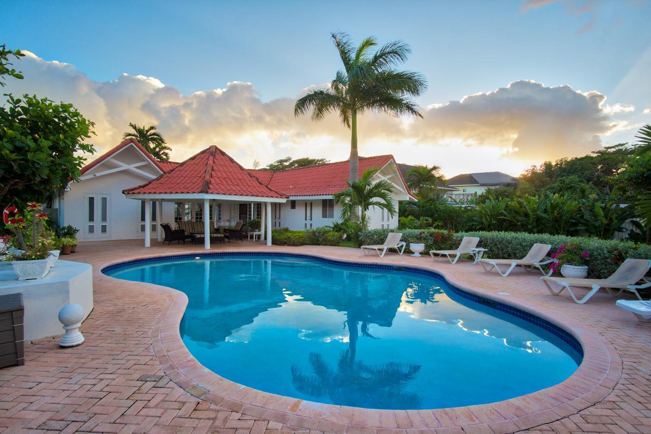 Villa Sunspot *