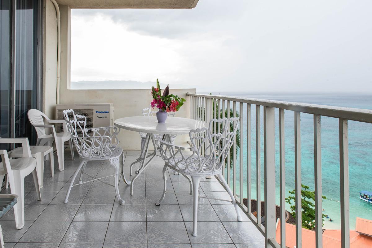 Coral Reef Beach At Club Apartamento *