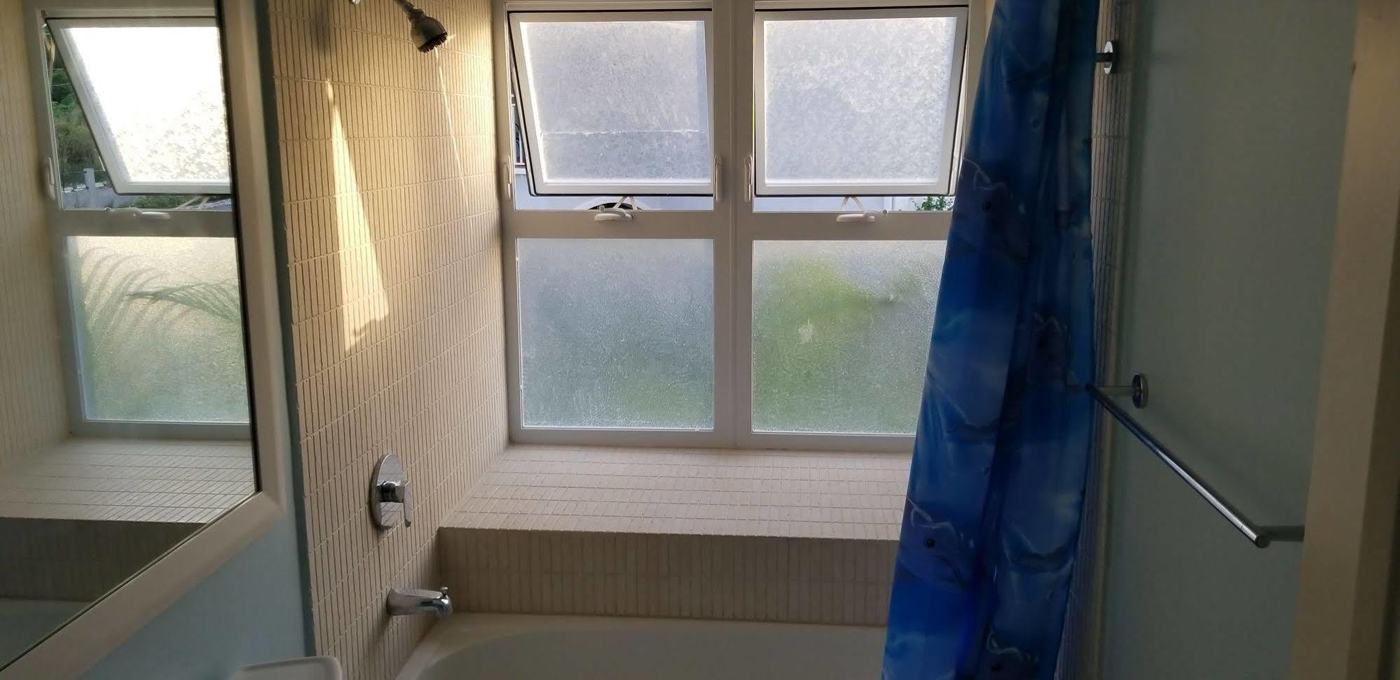 Oceanic View At Fern Court *