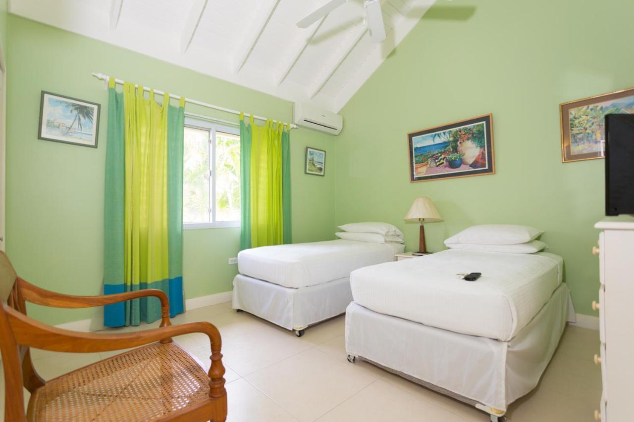 Under The Palms Villa *