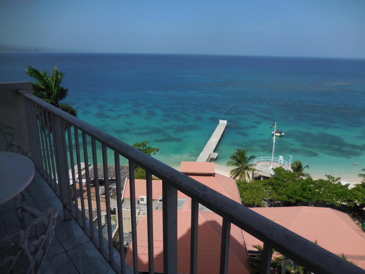 The Best Special @ World Famous Drs Cave Beach Apartamento Montego Bay
