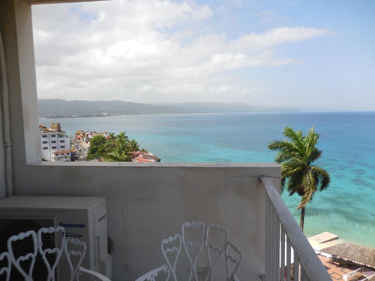 The Best Special @ World Famous Drs Cave Beach Apartamento Montego Bay