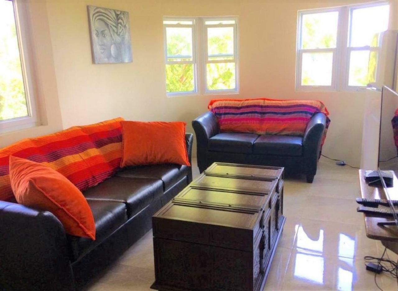 Annie's White House On The Hill * Negril