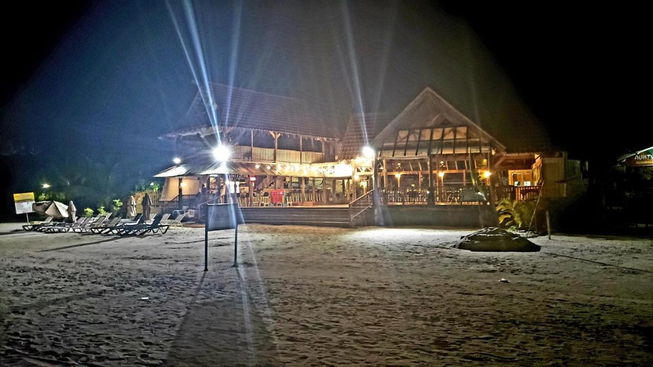 Yard House Resort 3*
