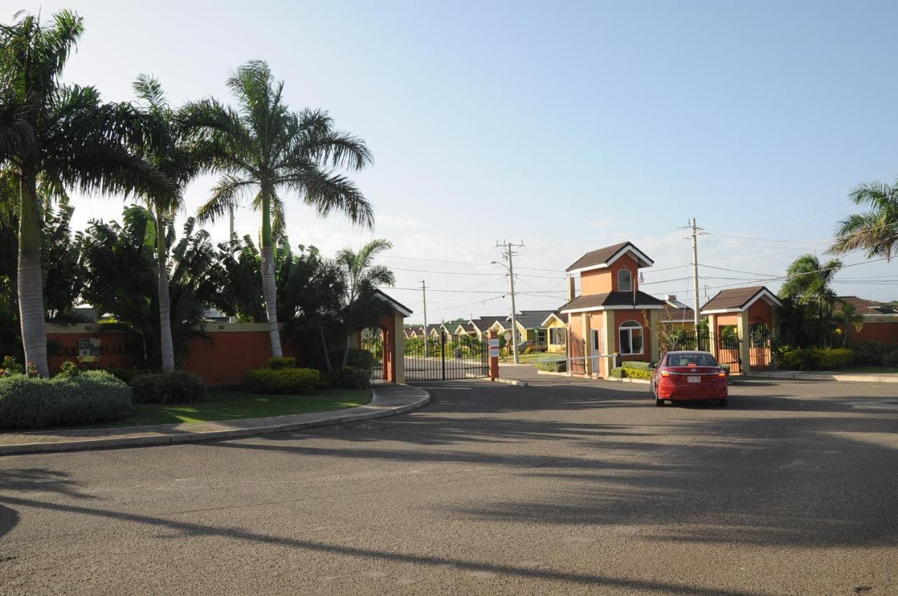 - Drax Hall Country Club 2-bed Luxury Holiday home Ocho Rios