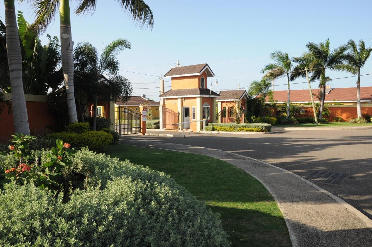 - Drax Hall Country Club 2-bed Luxury Holiday home Ocho Rios