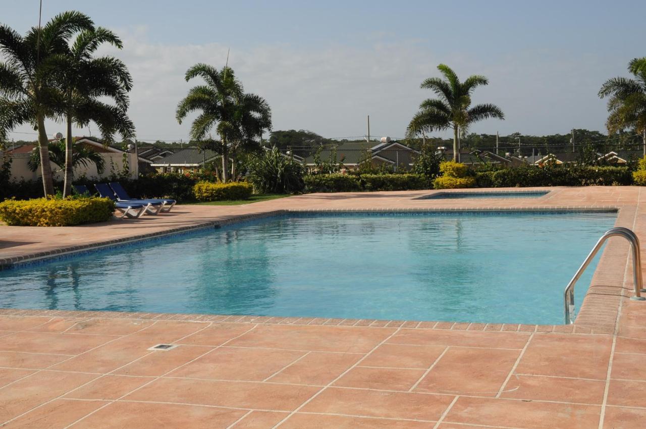 Holiday home - Drax Hall Country Club 2-bed Luxury Ocho Rios