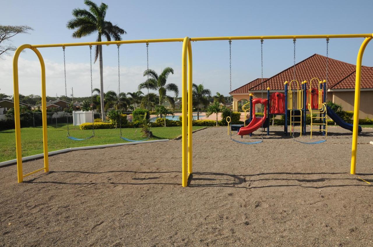 - Drax Hall Country Club 2-bed Luxury *