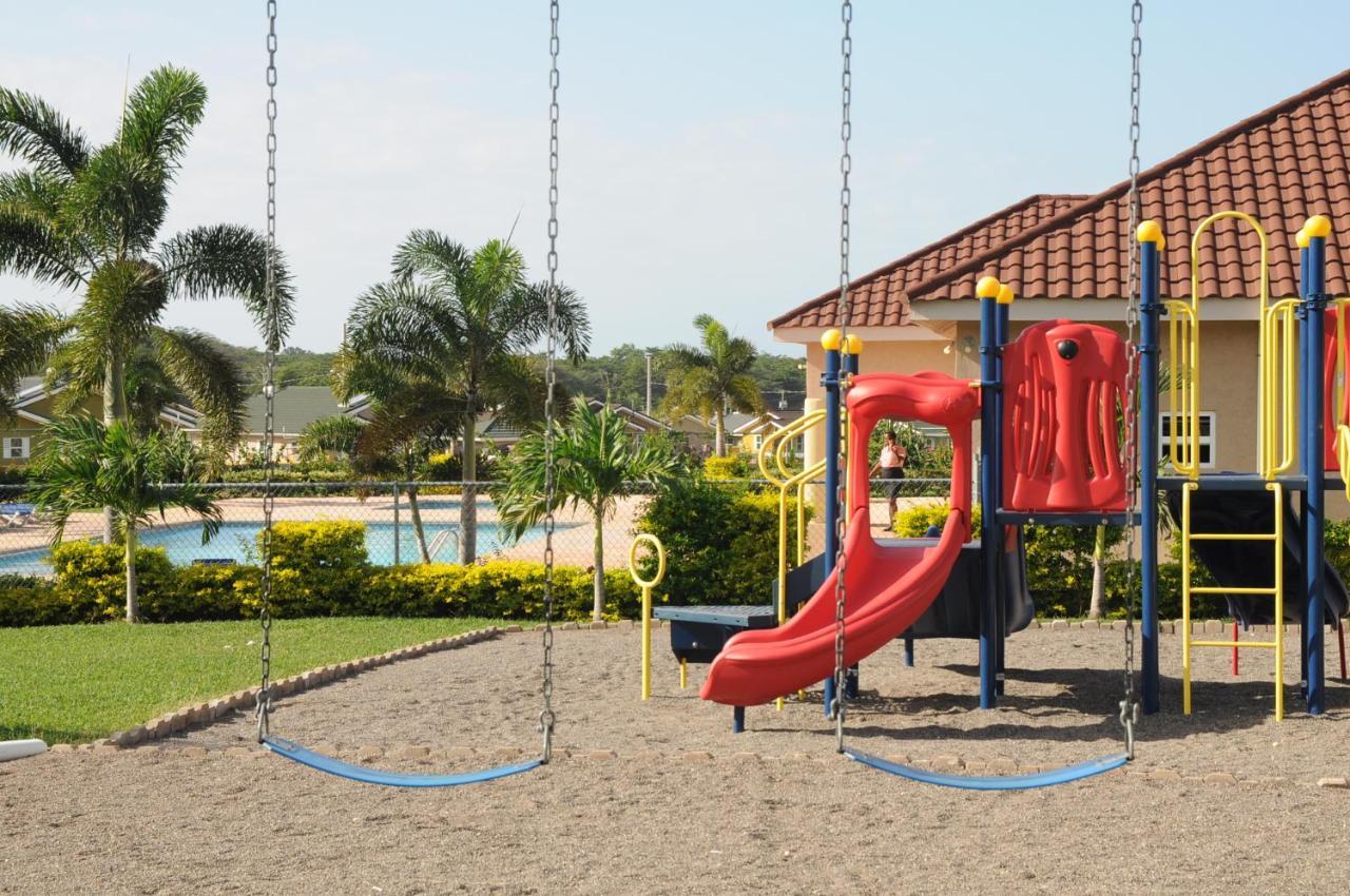- Drax Hall Country Club 2-bed Luxury Holiday home Ocho Rios