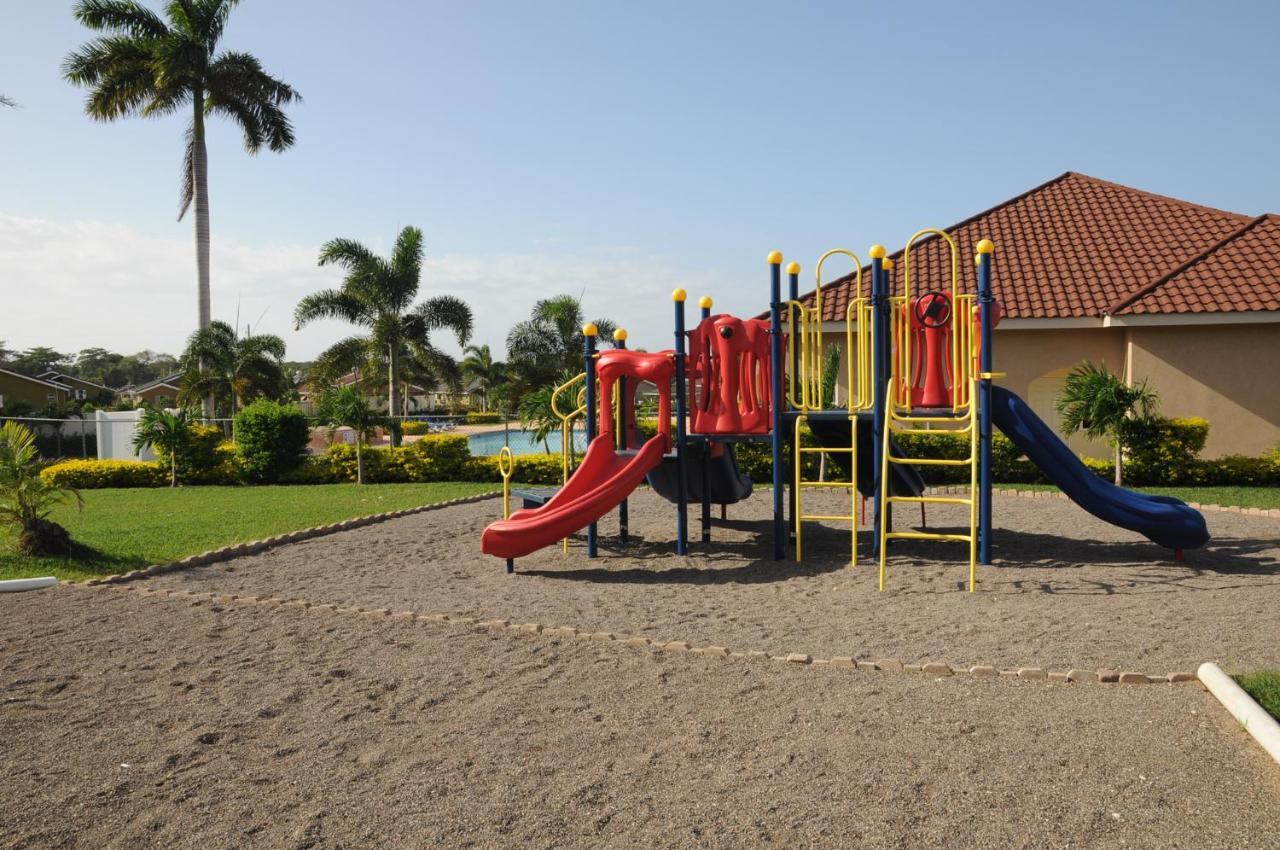 - Drax Hall Country Club 2-bed Luxury *