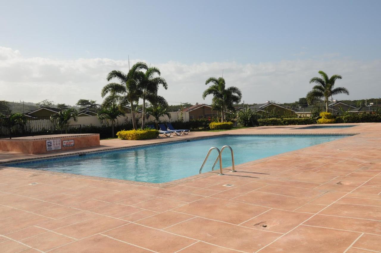 - Drax Hall Country Club 2-bed Luxury Holiday home *