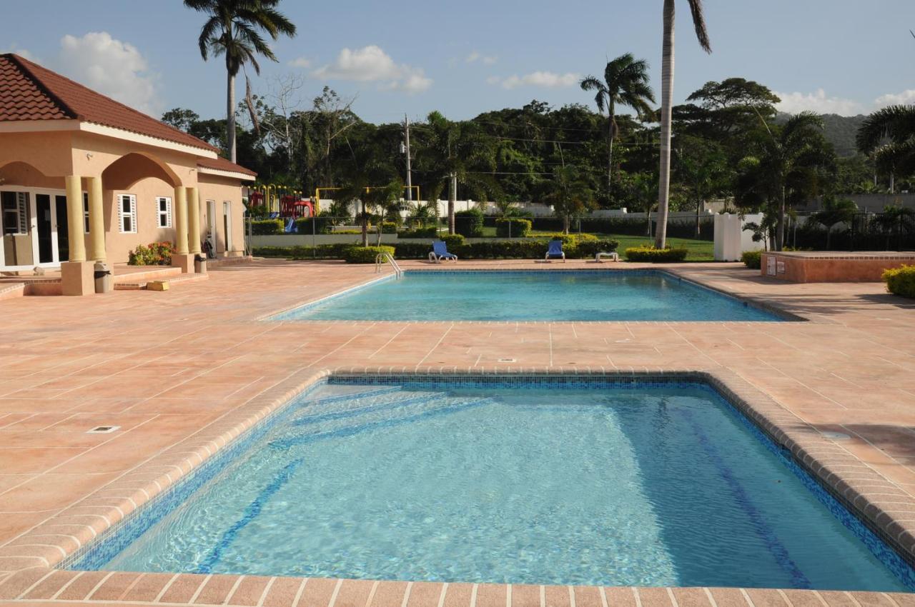 Holiday home - Drax Hall Country Club 2-bed Luxury Ocho Rios