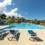Richmond - Heroes Villa, Ac, Security, Access To Pool, Playground & Private Beach - Welcome Breakfast Basket