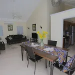 Richmond - Heroes Villa, Ac, Security, Access To Pool, Playground & Private Beach - Welcome Breakfast Basket