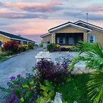 Tropical Escape, 2 Bedroom Vacation Oasis