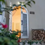 Hummingbird Retreat - Luxury Oceanview Apt, 7-Minute Walk To Beach
