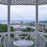 Hummingbird Retreat - Luxury Oceanview Apt, 7-Minute Walk To Beach