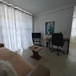 Cozy Apartment W/Ocean View, Pool & Beach Access