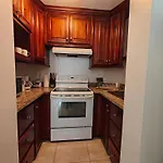 Cozy Apartment W/Ocean View, Pool & Beach Access