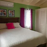 2 Bdr House Near Martha Brae River Rafting
