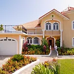 Copperwood Luxury Oceanfront Villa With Pool