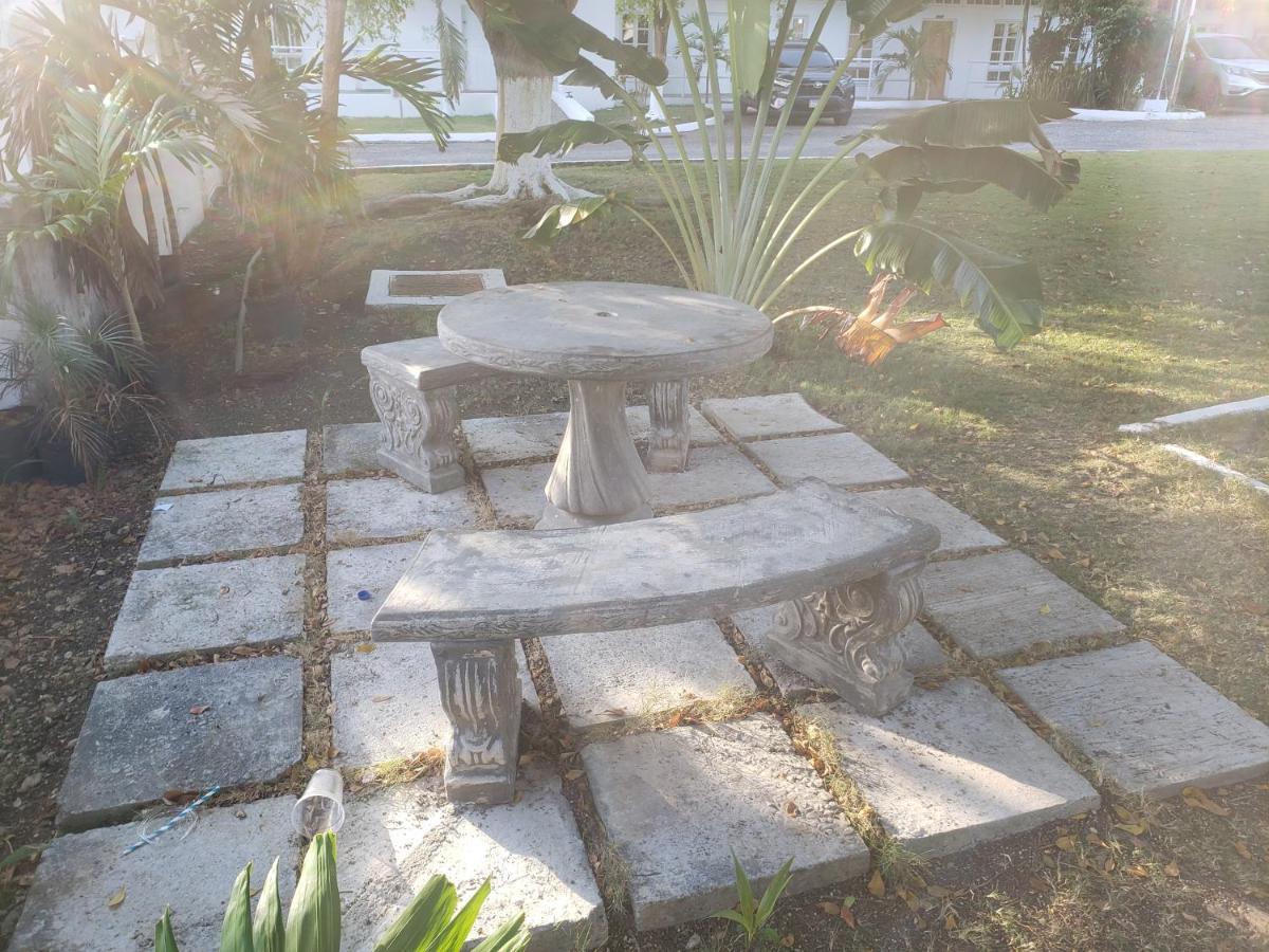 Bed & Breakfast Sea Shell Palms,