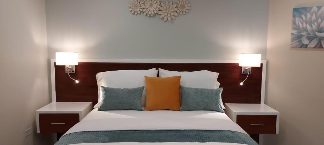 Almond Grove At Castle Apartahotel