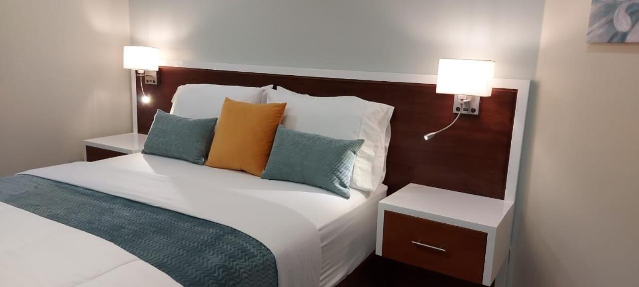 Almond Grove At Castle Apartahotel