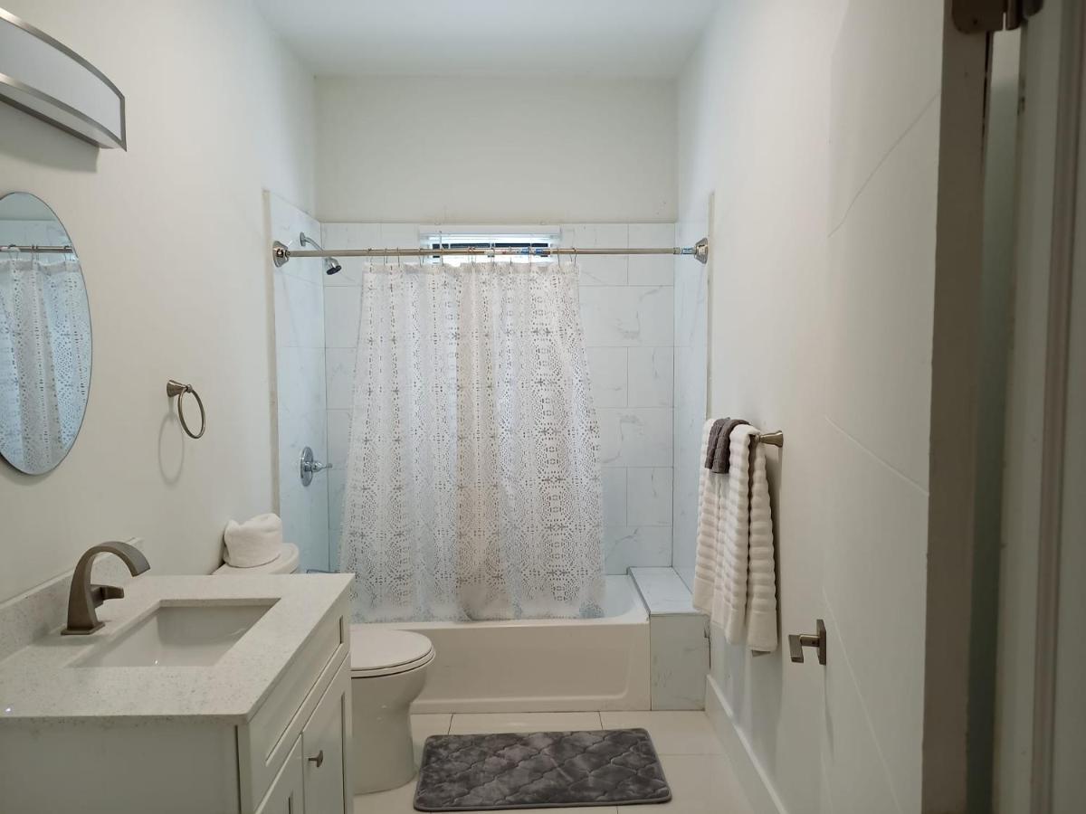 Luxury 2 Bedroom Rooftop Pool View Unit #3