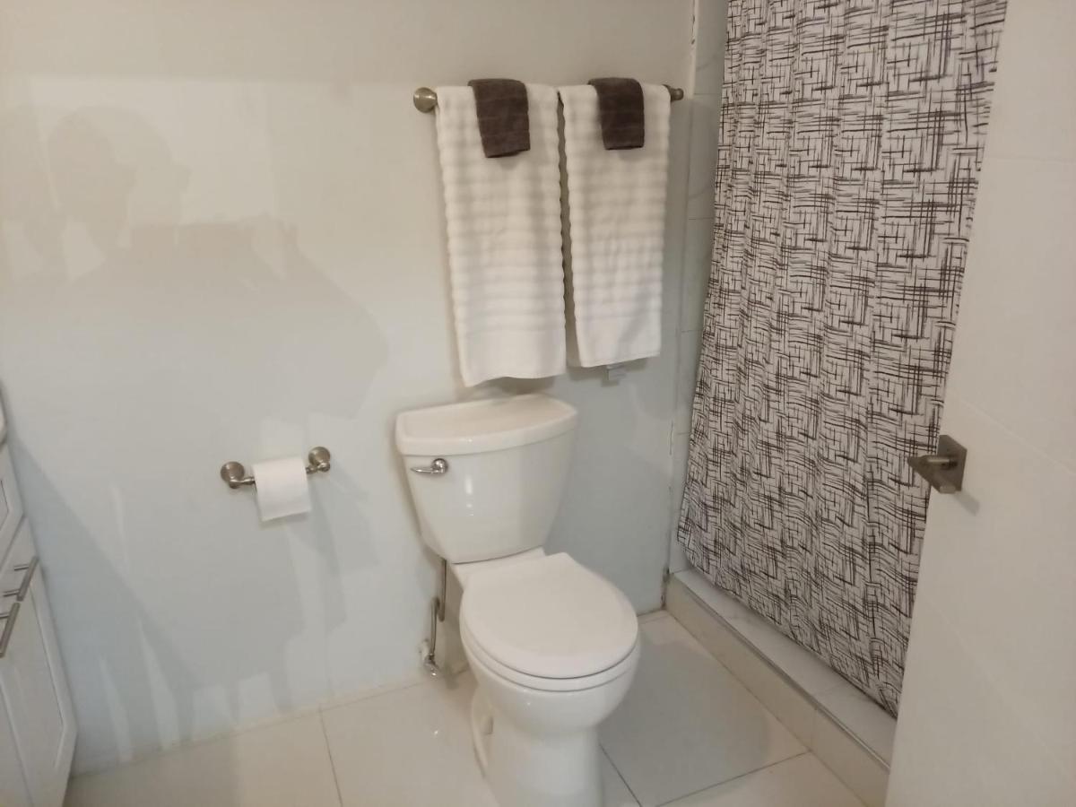 Luxury 2 Bedroom Rooftop Pool View Unit #3 *