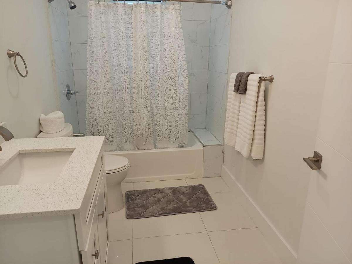 Luxury 2 Bedroom Rooftop Pool View Unit #3 * Falmouth