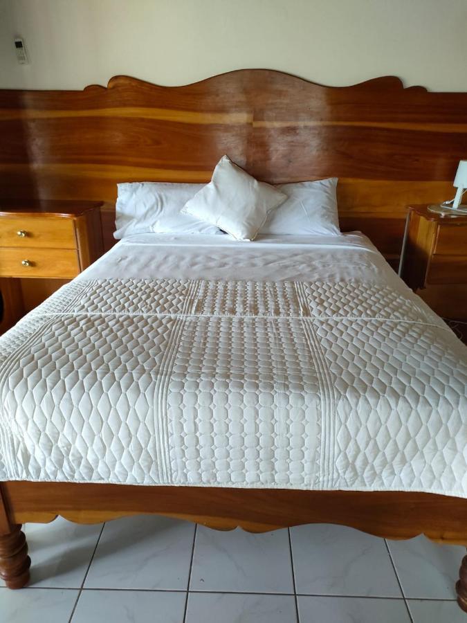 Zuri Enterprise Pensión Negril