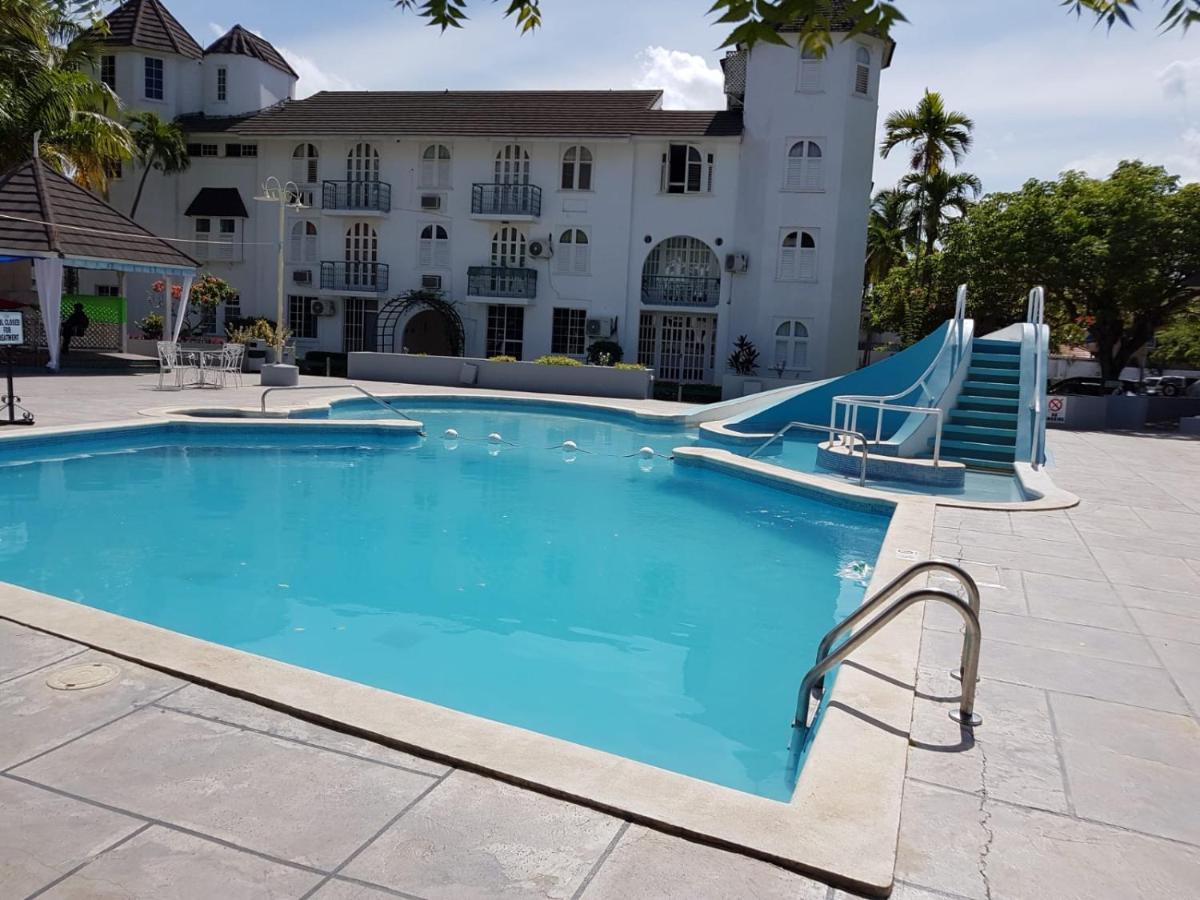 Apartahotel Almond Grove At Castle Ocho Ríos